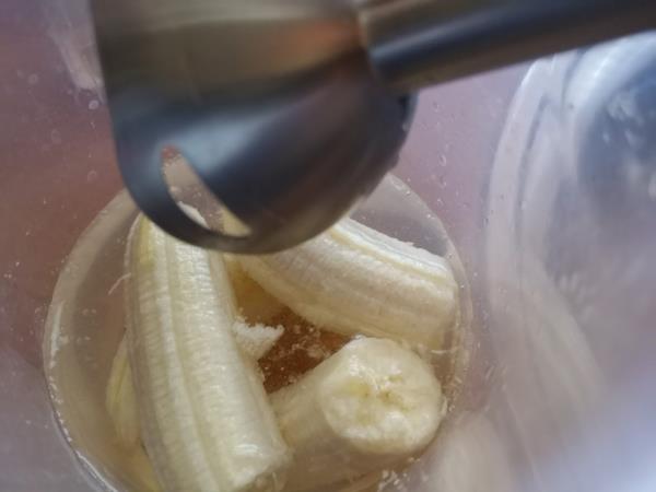 Was Passiert Wenn Man Jeden Tag Eine Banane Isst Rundum gesund: Bananen-Smoothie mit Honig, der Halskrankheiten in